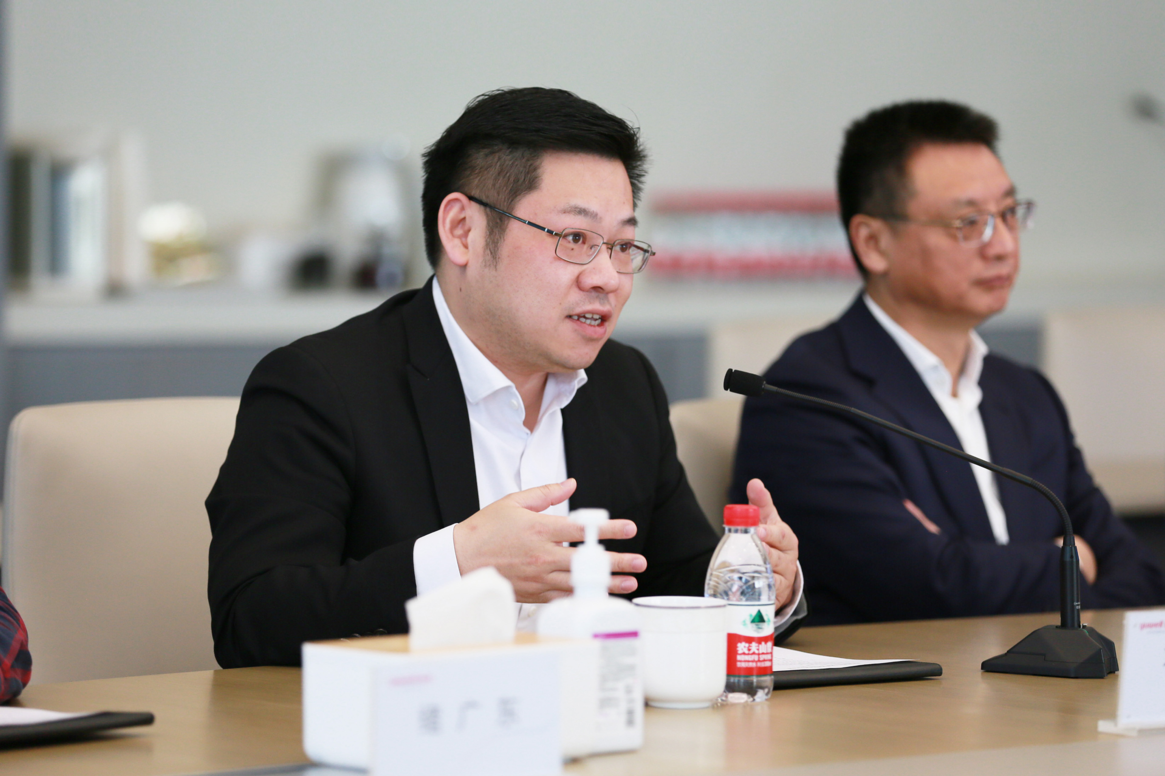 图:鱼跃副总裁袁振发言 图:鱼跃副总裁袁振发言